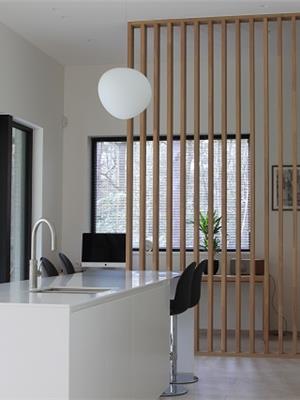 Lattenwand in gelamelleerde eik roomdivider