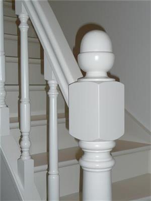 Detail trappaal van klassieke trap